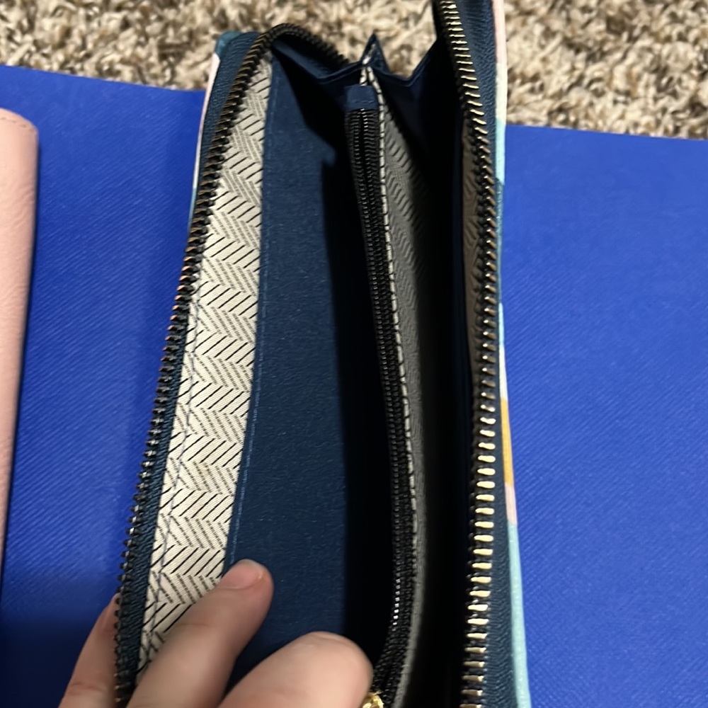 Wallet With Multiple Pockets - image 5